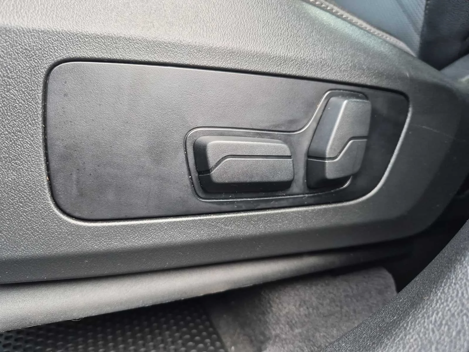 Used 2023 Black Sapphire Metallic BMW xDrive28i image 17