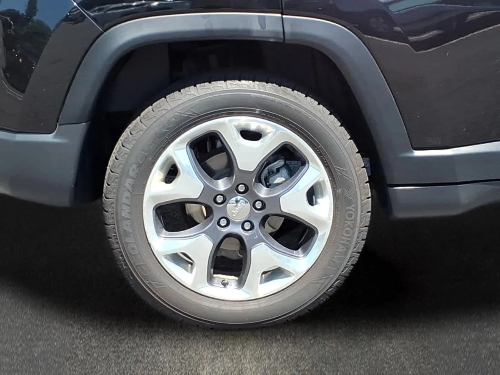 Used 2021 Diamond Black Crystal Pearlcoat Jeep Limited image 4