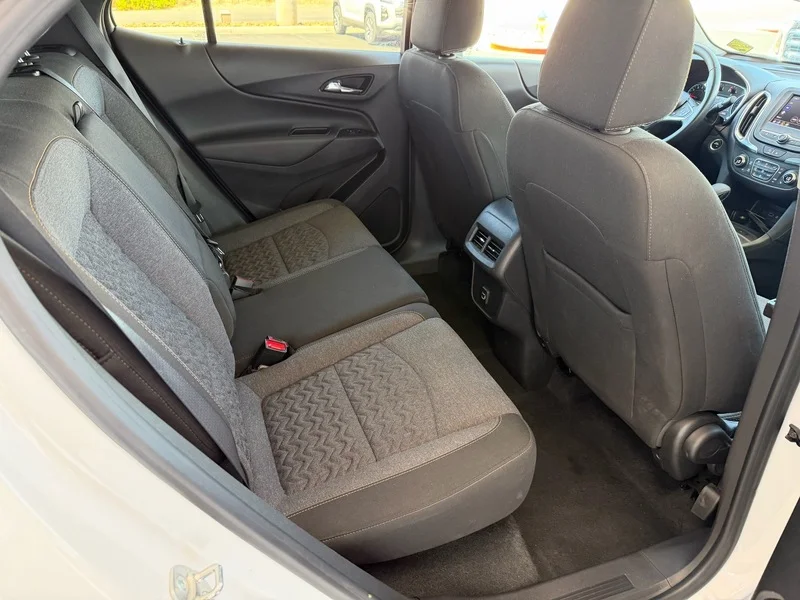 Used 2024 Summit White Chevrolet LT image 18