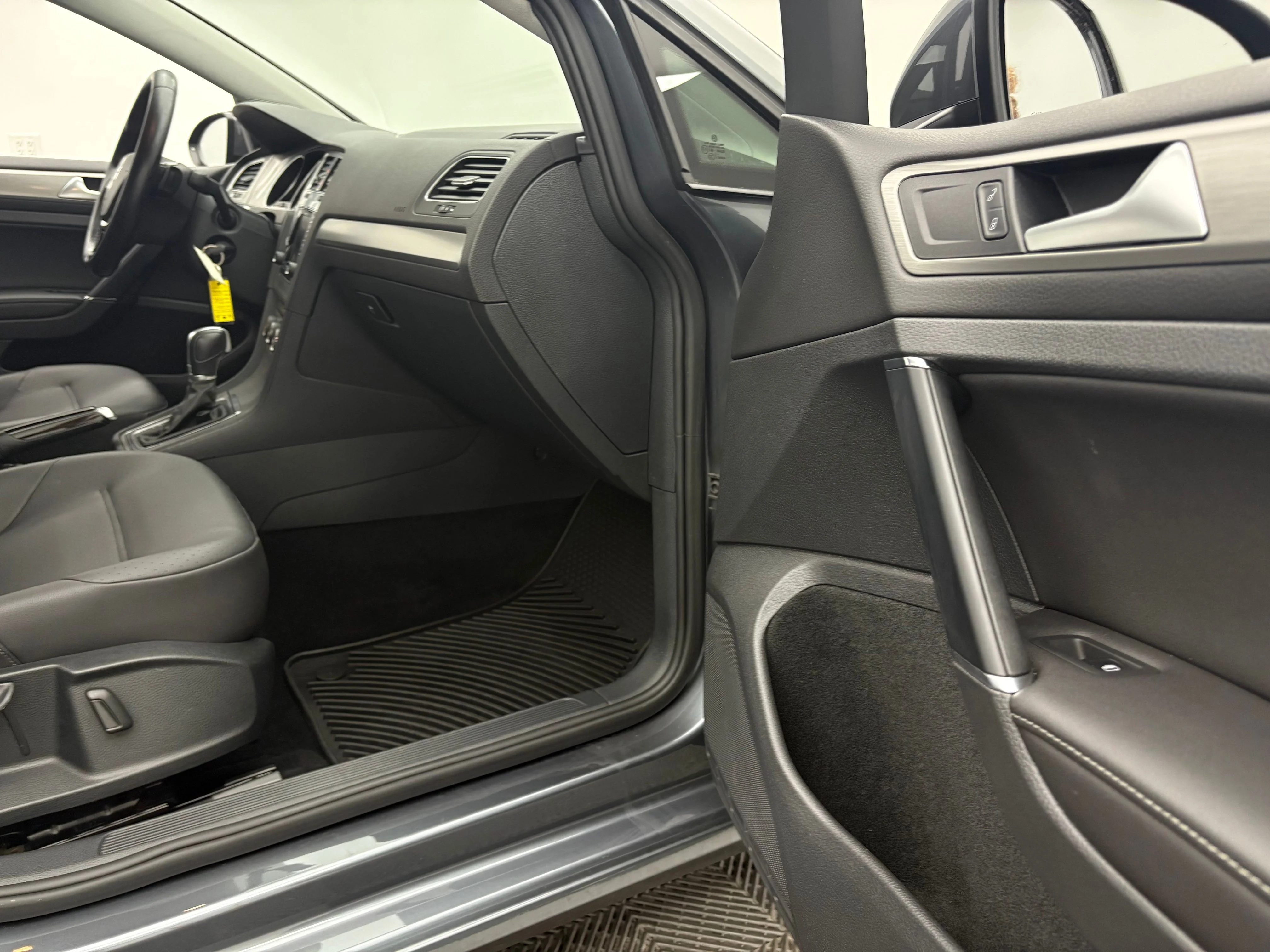 Used 2015 Platinum Gray Metallic Volkswagen TDI S 4-Door image 27