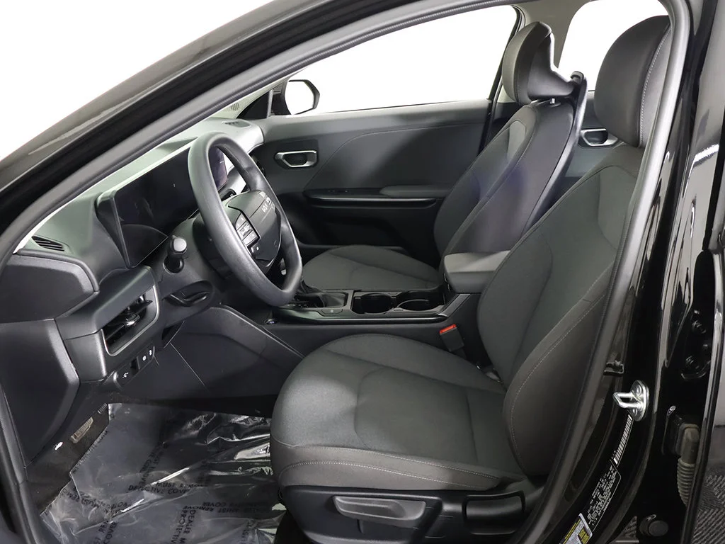 Used 2025 Black Kia LXS image 28