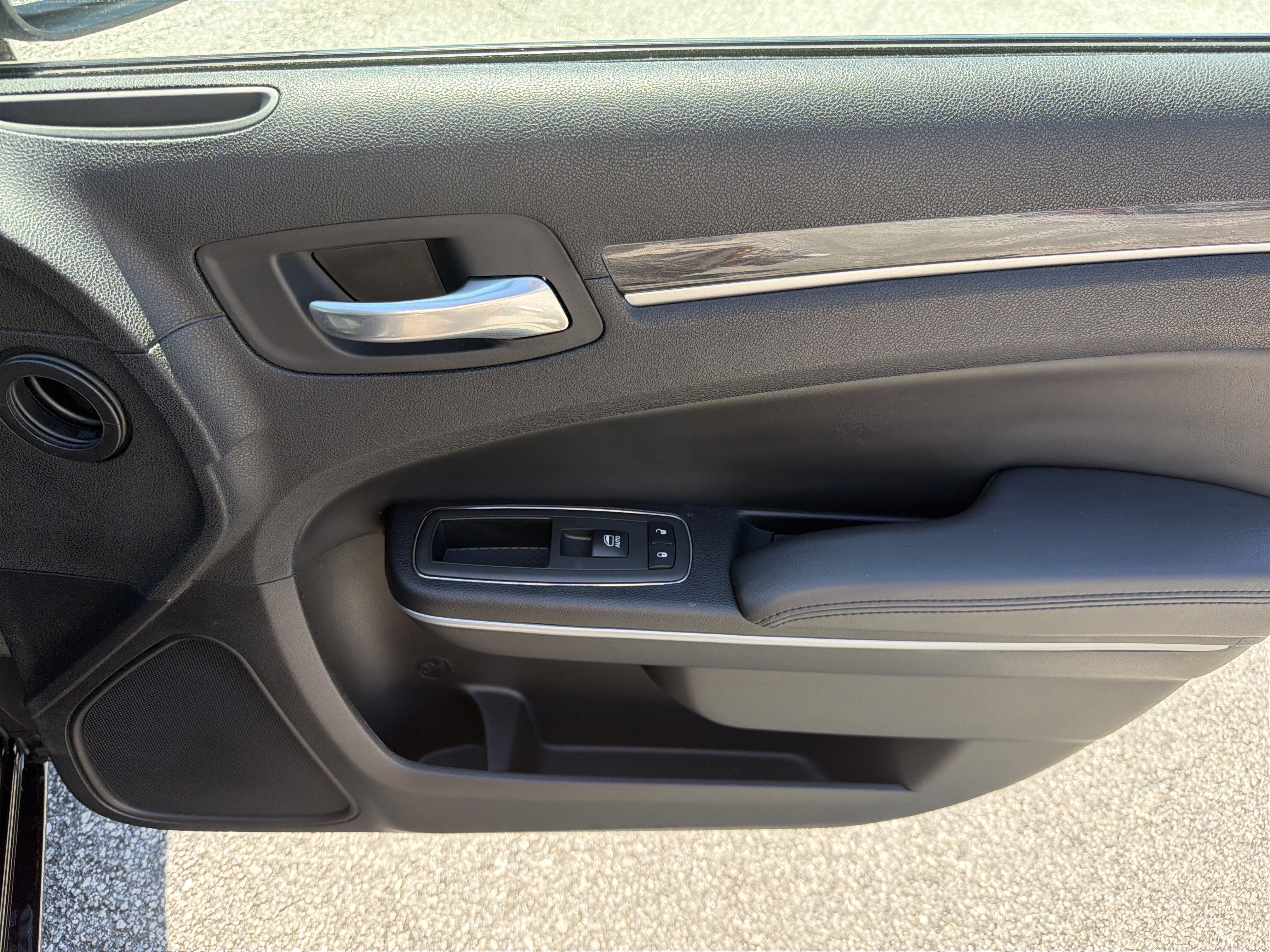 2022 Chrysler 300 Touring - Photo 15
