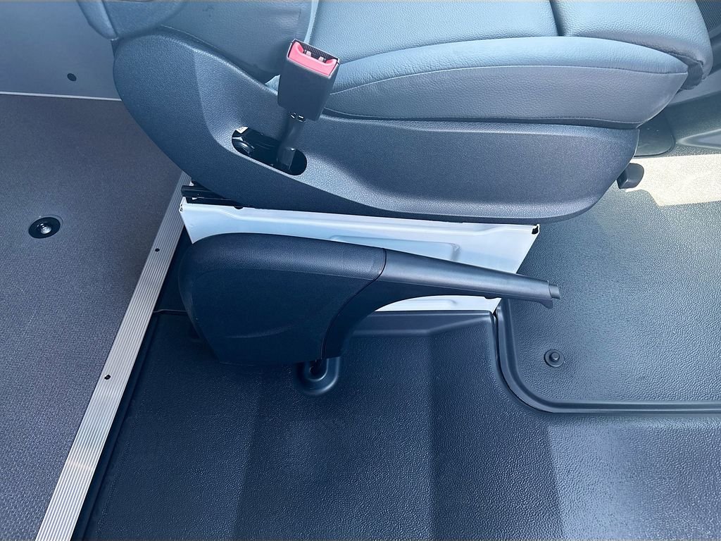 New 2026  Mercedes-Benz Cargo 170 WB image 38