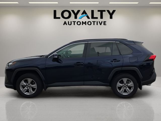 Used 2023  Toyota XLE image 2