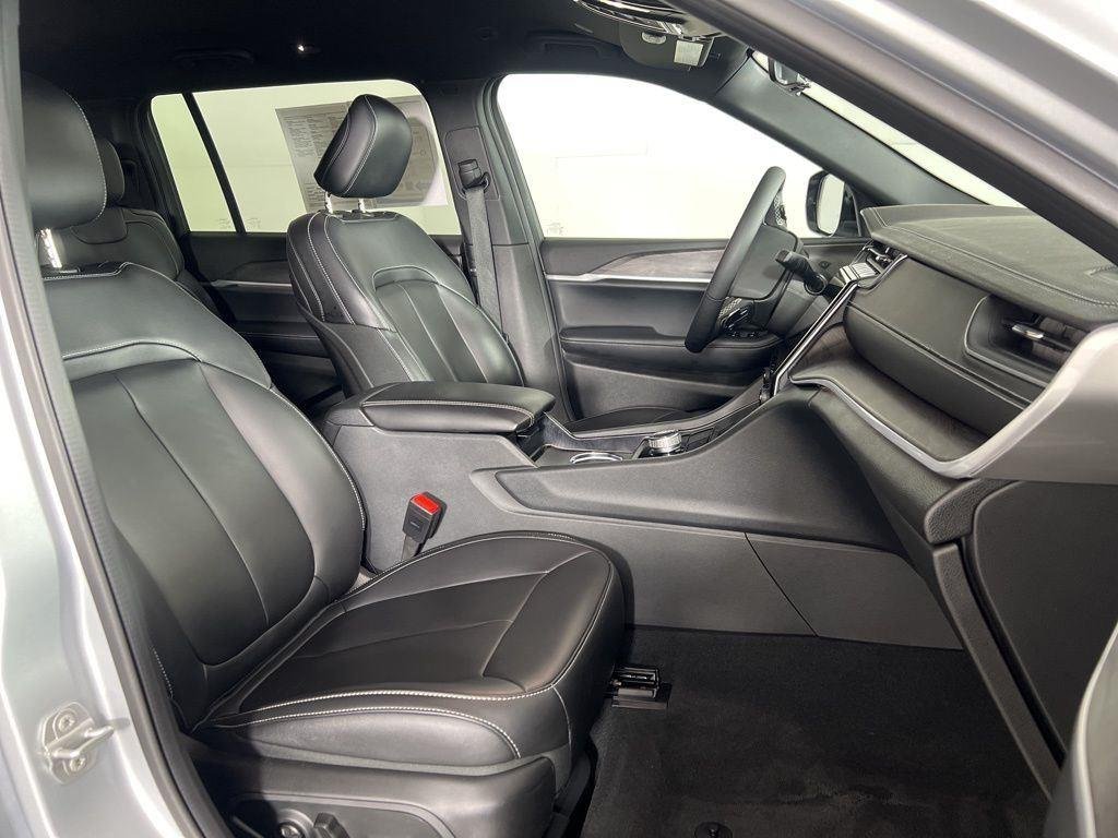 Used 2025 Silver Zynith Jeep Limited image 13
