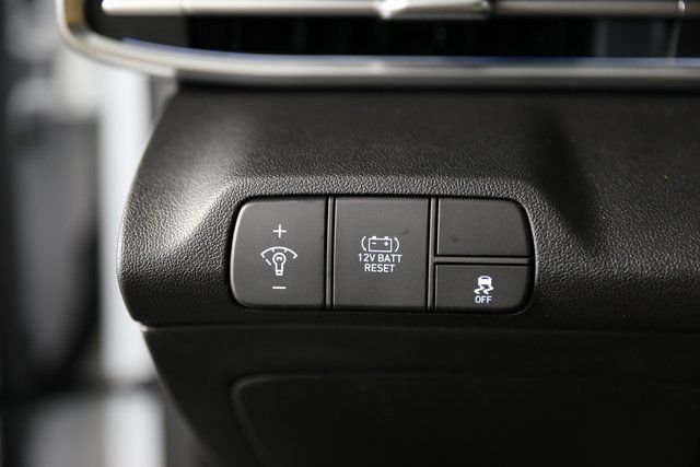 2025 Hyundai Elantra Limited - Photo 11