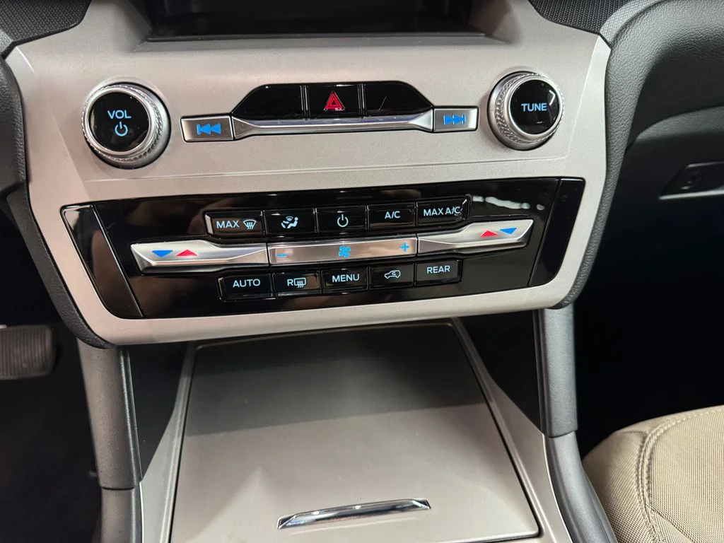 Used 2023 Silver Ford Base image 23