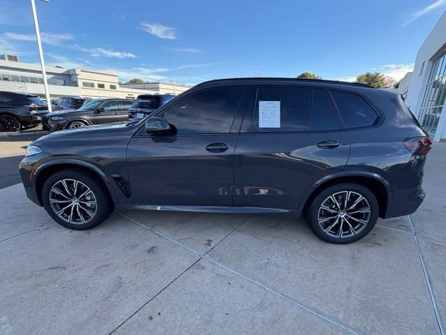 Used 2024 Gray BMW xDrive40i image 2