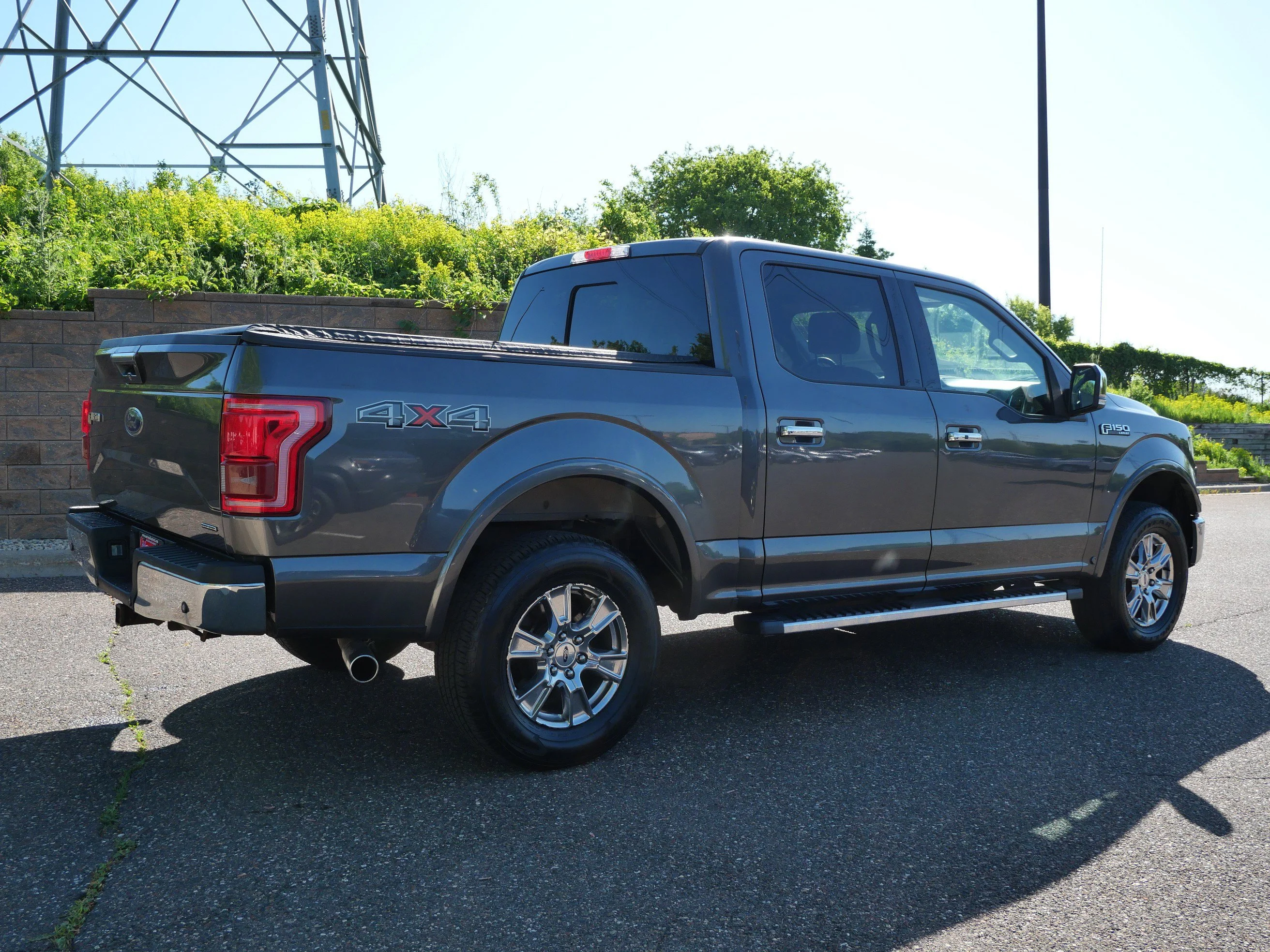Used 2015 Magnetic Metallic Ford Lariat image 6