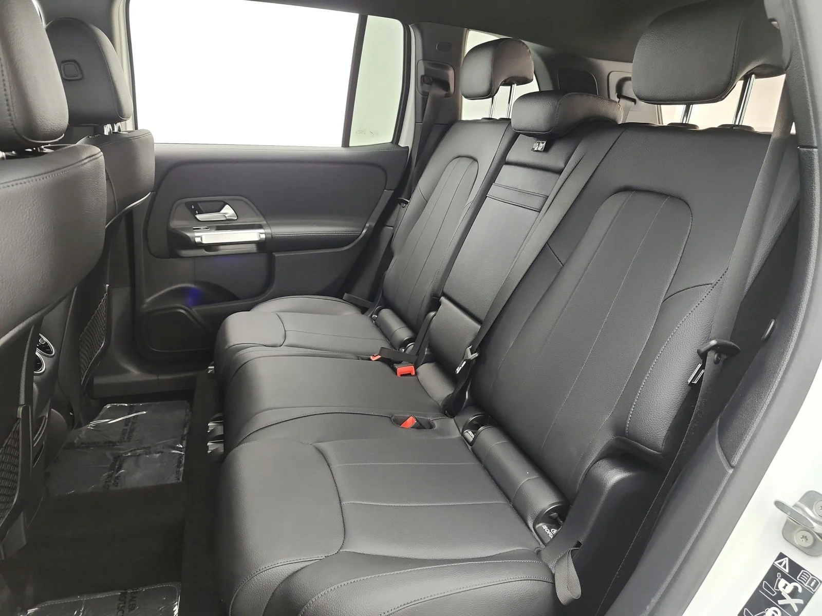 Used 2025 Polar White Mercedes-Benz GLB 250 SUV image 15