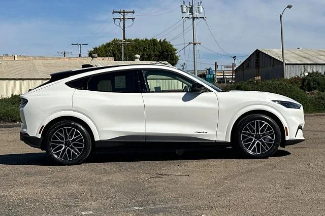 New 2026 Star White Metallic Tri-coat Ford Premium image 27