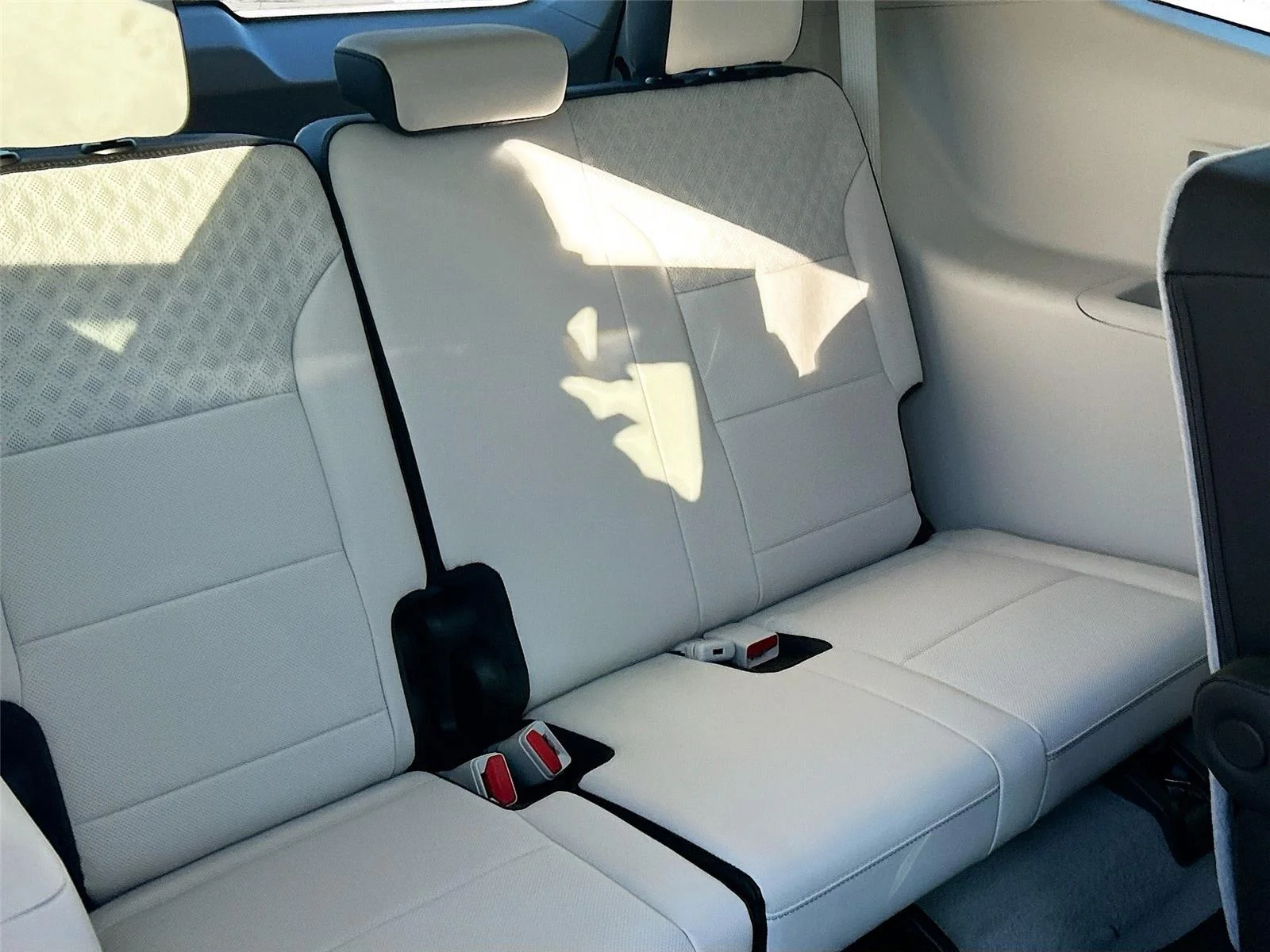 2026 GMC Acadia Denali - Photo 28