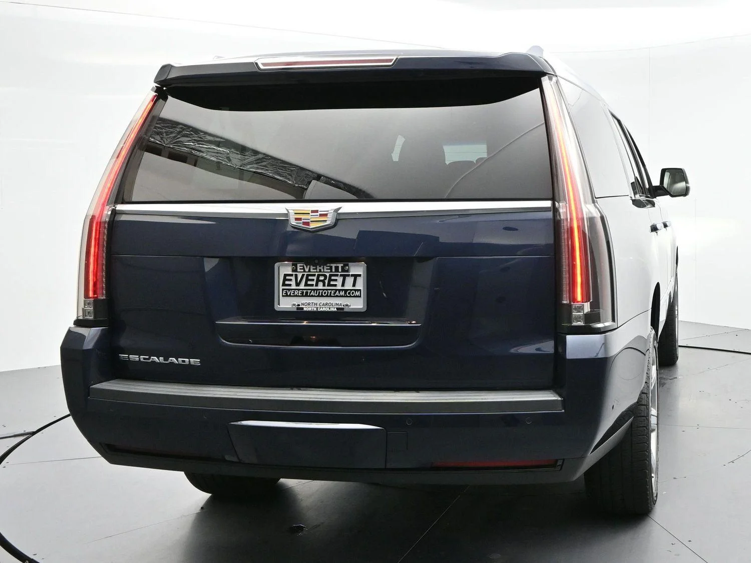 Used 2019 DARK ADRIATIC BLUE METALLIC Cadillac Premium Luxury image 6