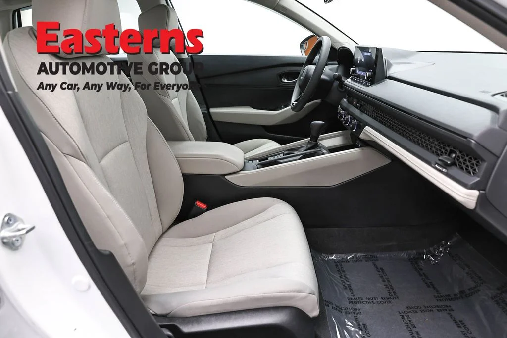 Used 2025 White Honda LX image 23