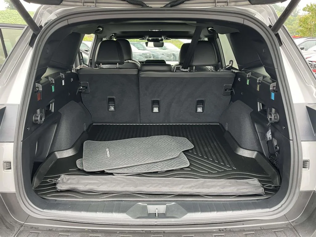 Used 2026 River Rock Pearl Paint Subaru Premium image 31