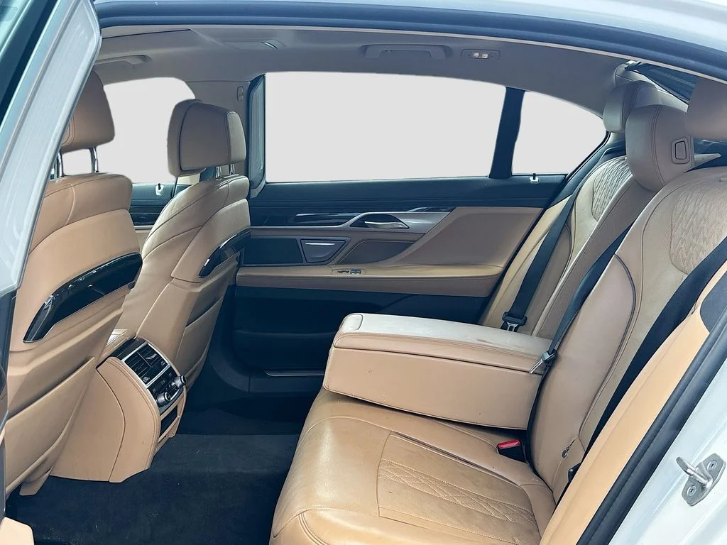 Used 2022 Alpine White BMW 740i image 16