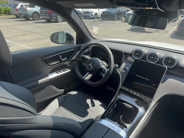 New 2026 MANUFAKTUR Moonlight White Metallic Mercedes-Benz GLC 300 4MATIC® image 27