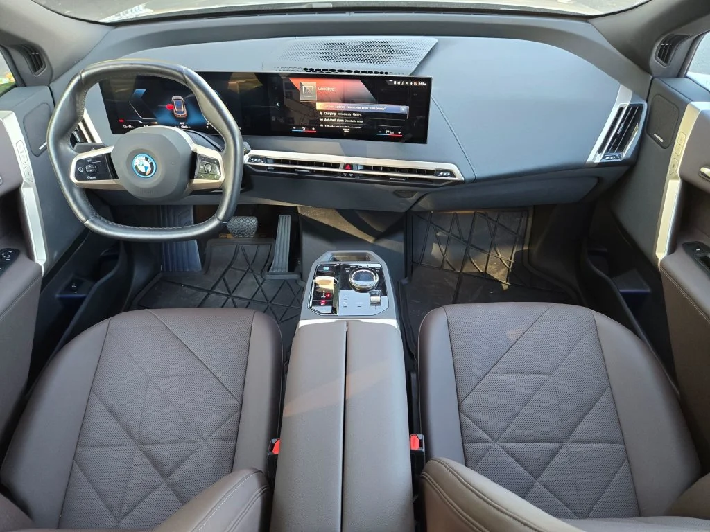 Used 2023 Oxide Gray Metallic BMW xDrive50 image 18