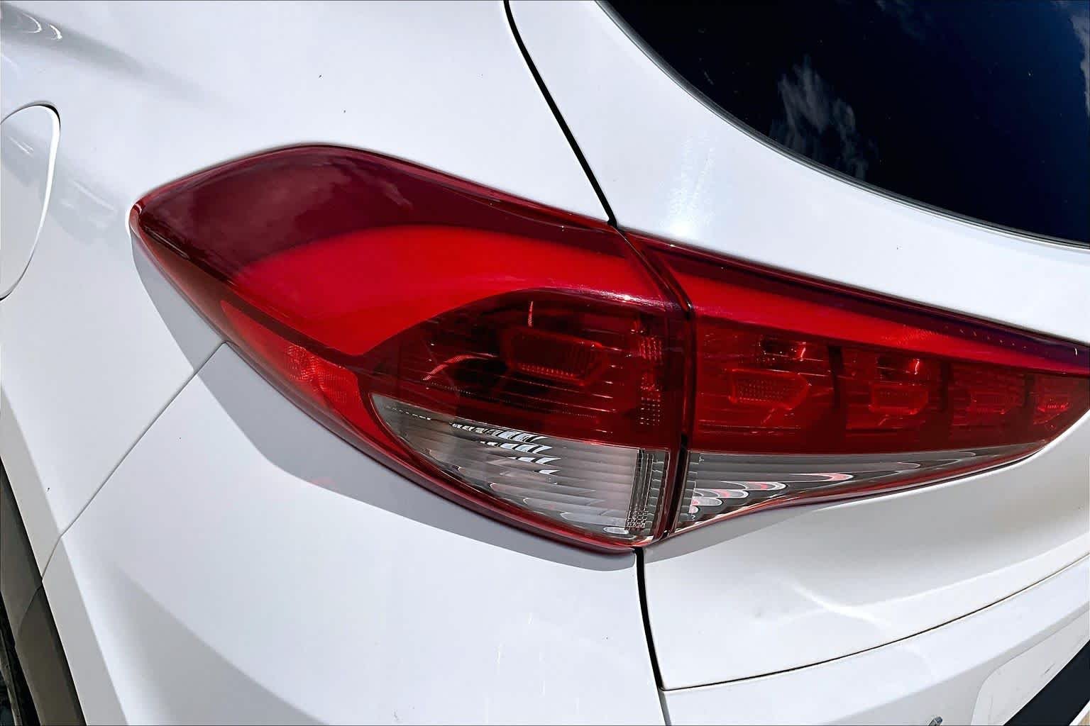 Used 2017 Dazzling White Hyundai Sport image 28