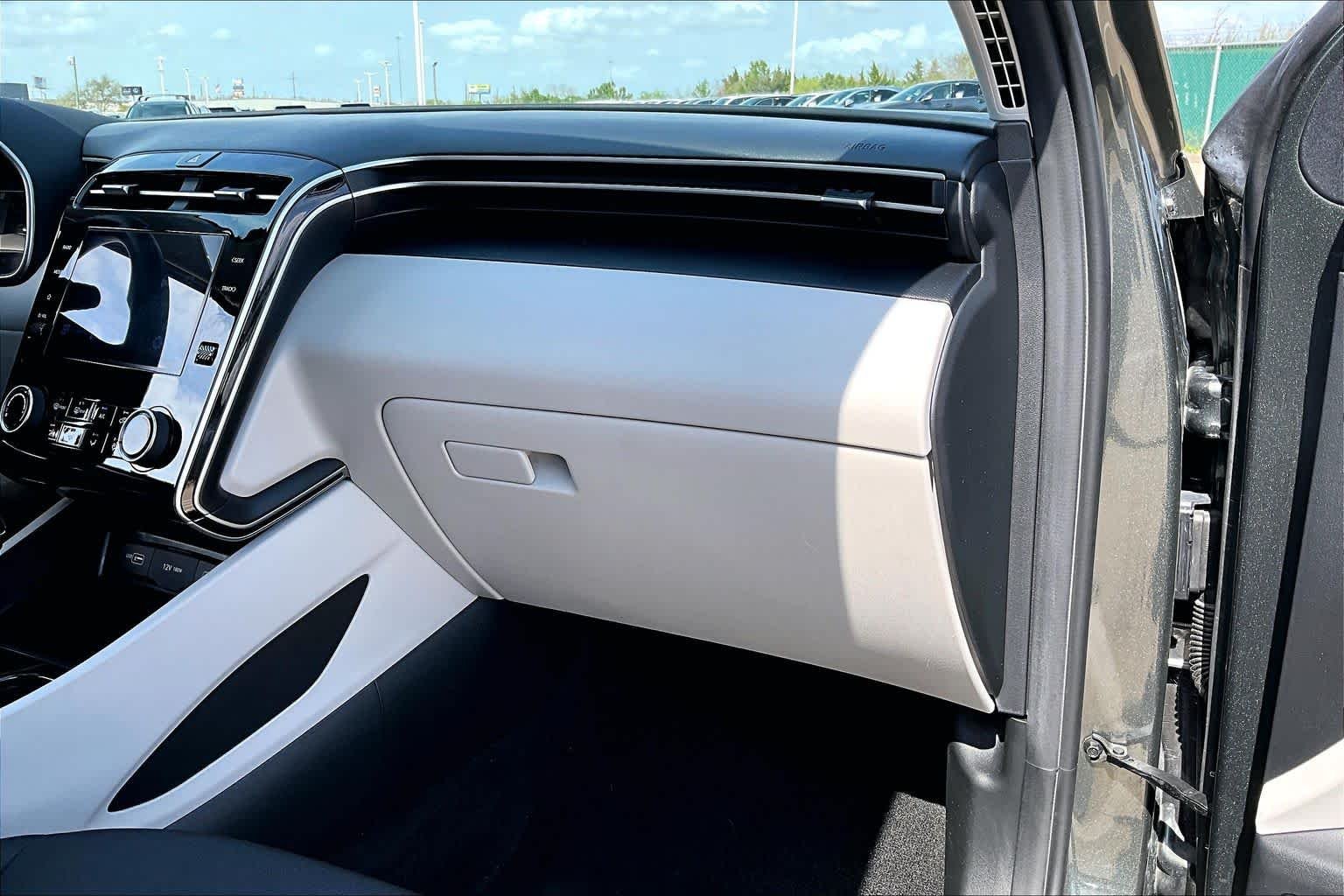 Used 2023 Amazon Gray Hyundai SE image 17