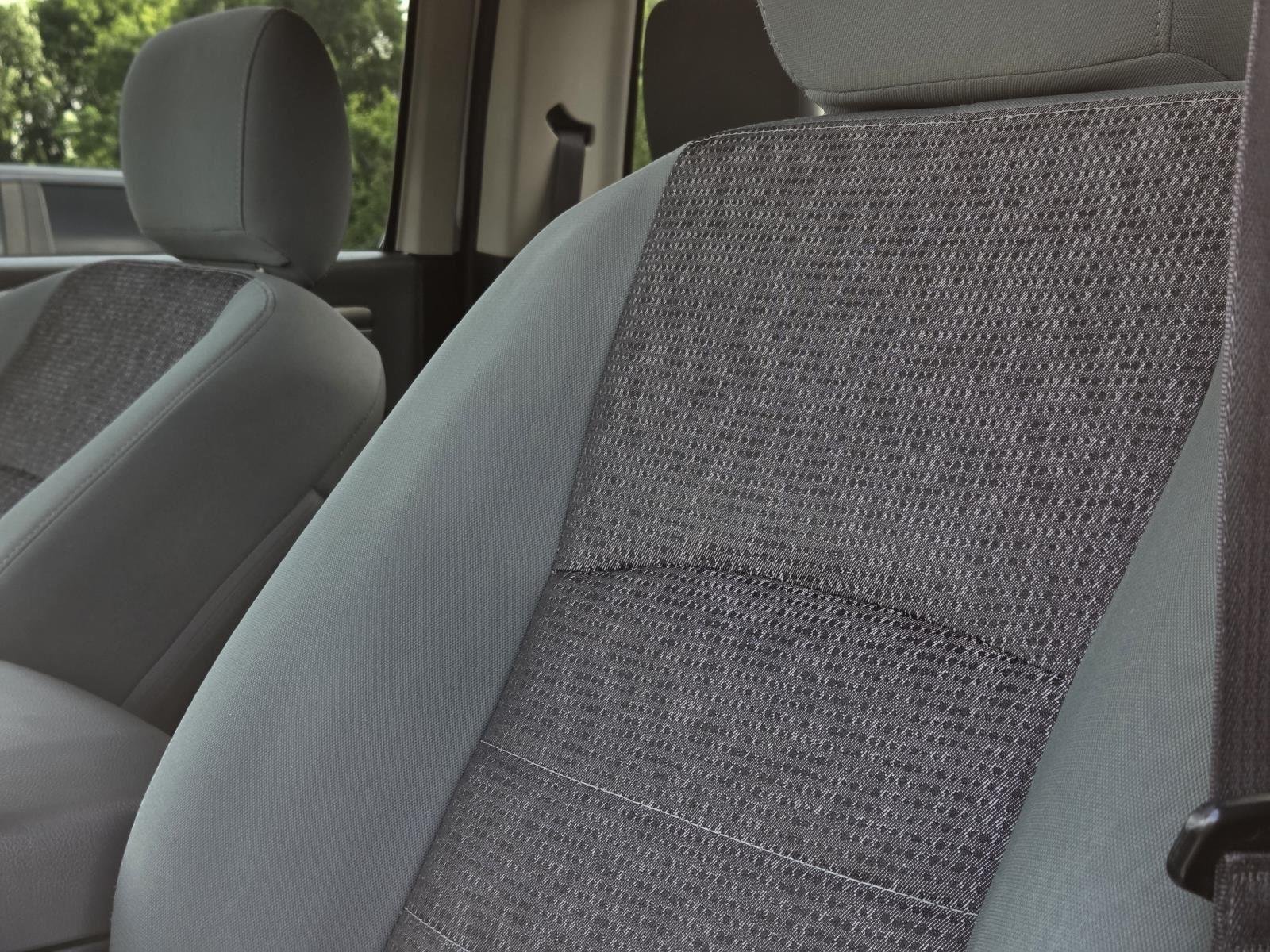 Used 2015 Bright White Clearcoat Ram SLT image 28