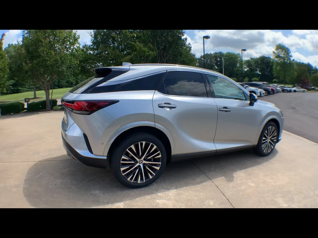 Used 2024 Iridium Lexus Premium+ image 8