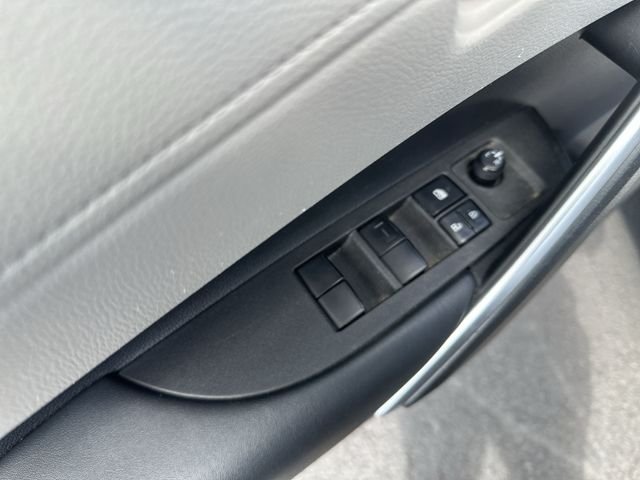 2022 Toyota Corolla Cross L - Photo 17