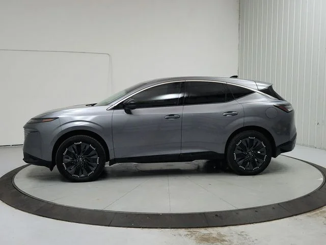 Used 2026 Gray Nissan Platinum image 4