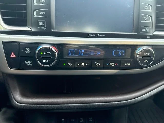 Used 2014 Red Toyota  image 14