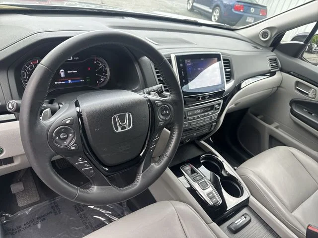Used 2016  Honda Touring image 16