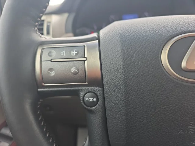 Used 2019 White Lexus 460 image 18
