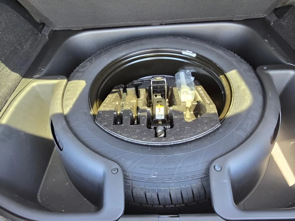 Used 2019 Bright White Clearcoat Jeep Limited image 11