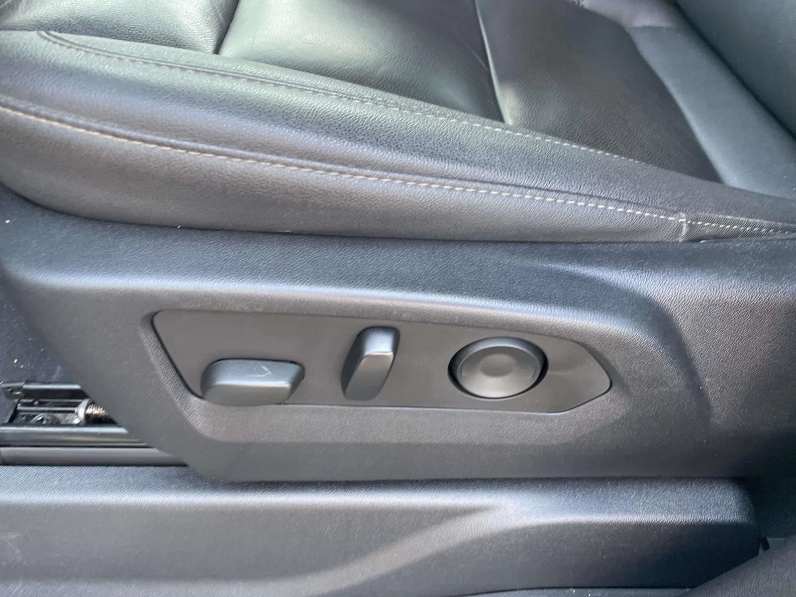 Used 2022 EMPIRE BEIGE METALLIC Chevrolet LT image 20