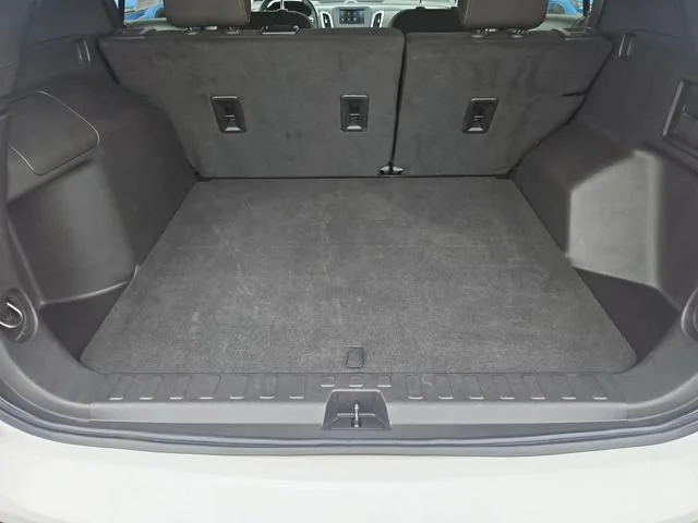 Used 2024 Summit White Chevrolet LT image 22