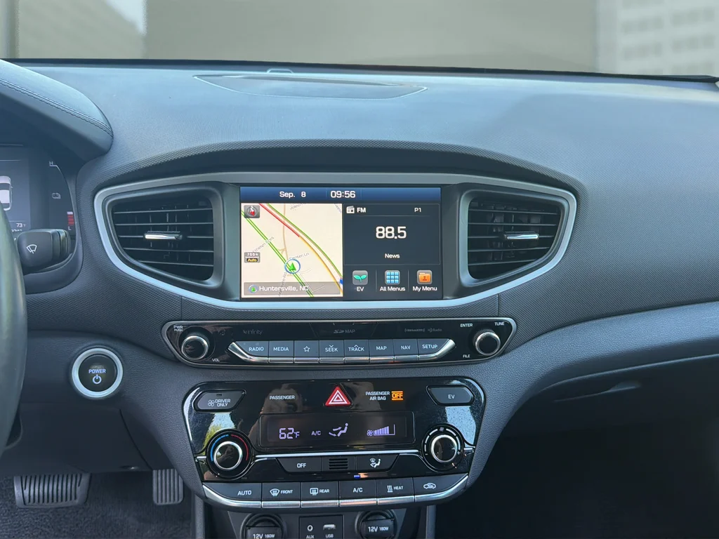 Used 2019 Ceramic White Hyundai Limited image 24