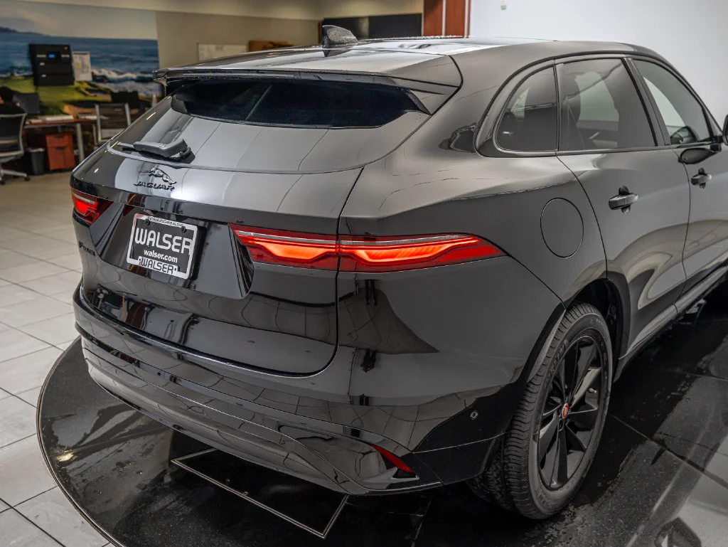 Used 2021 Santorini Black Metallic Jaguar P250 S image 15