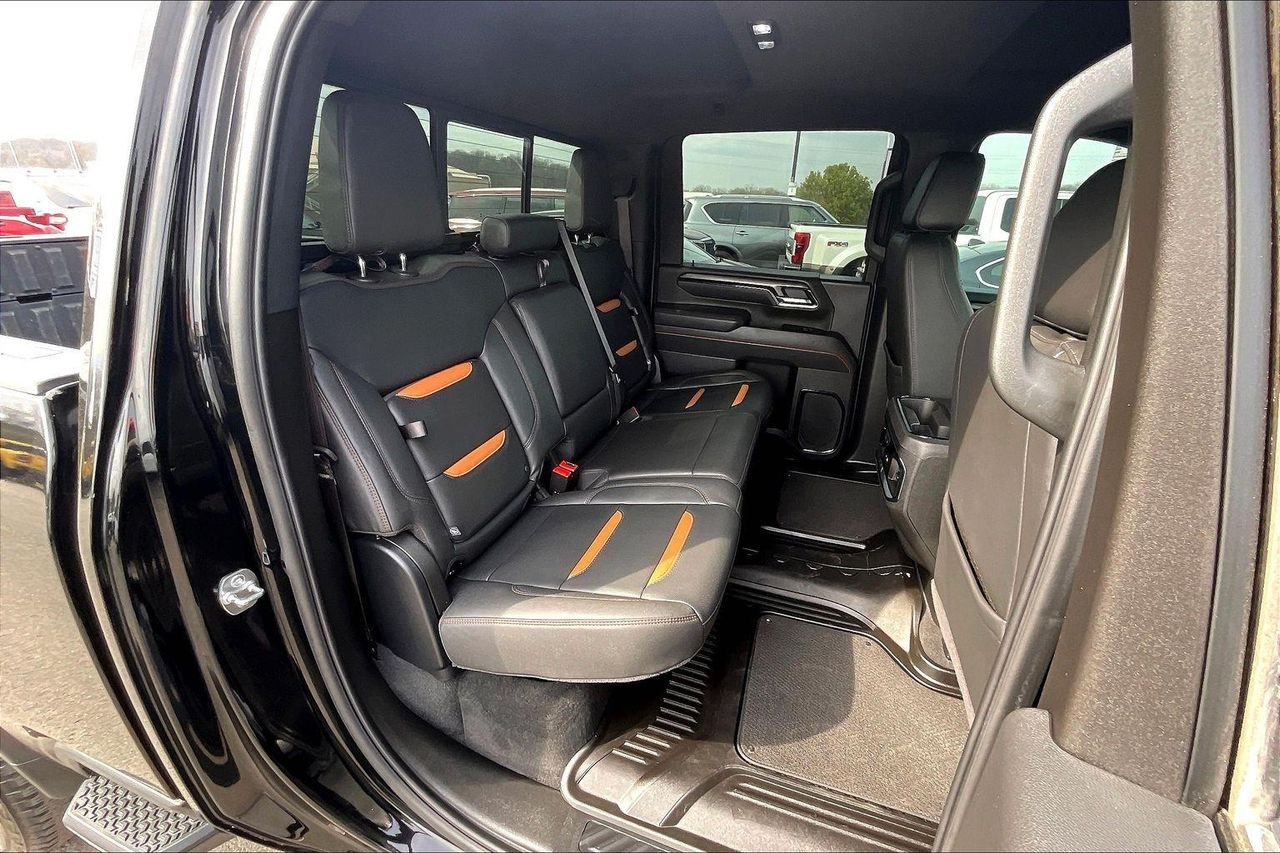 Used 2025 Onyx Black GMC 4WD Crew Cab Standard Bed AT4 image 28