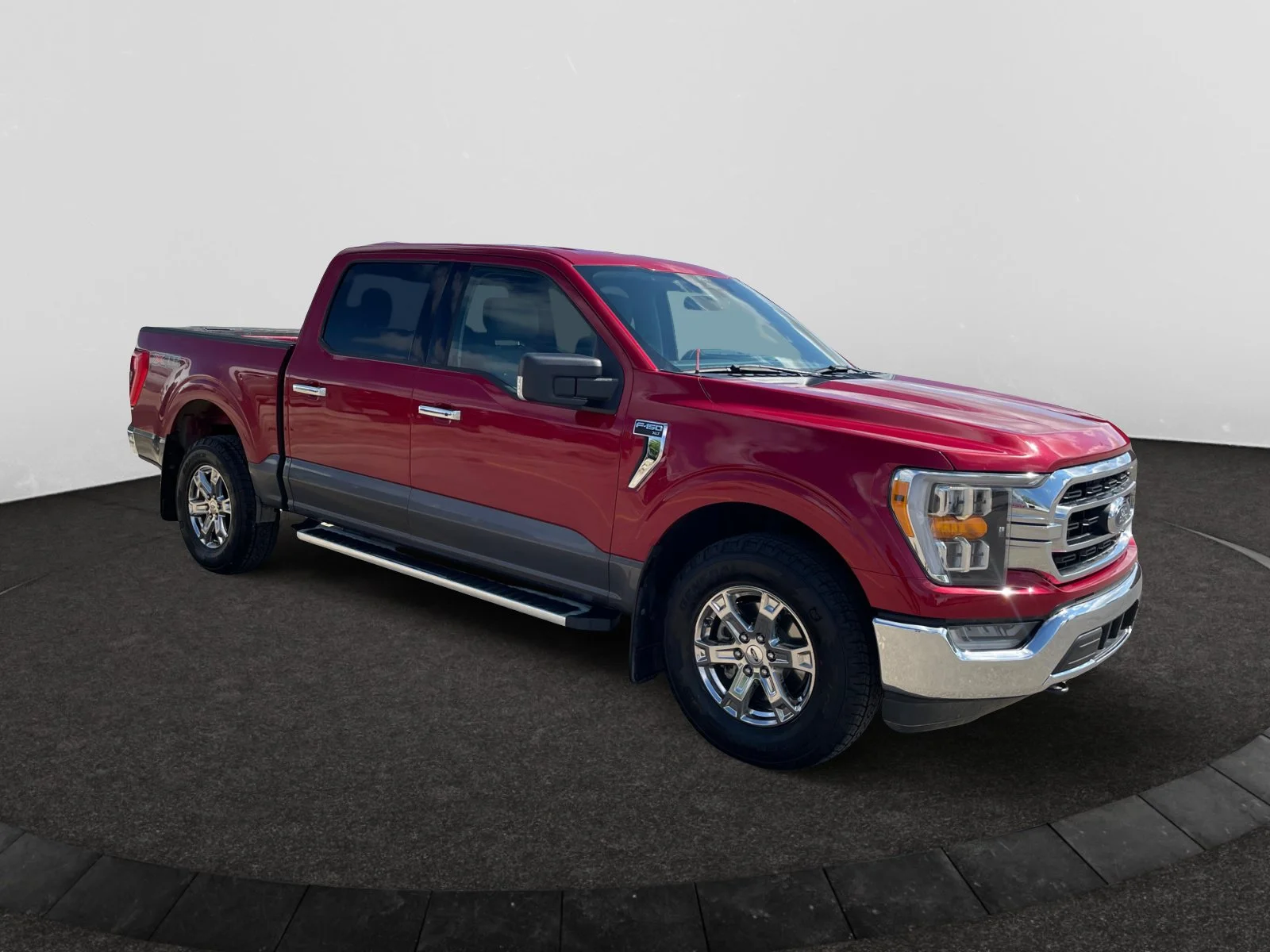 Used 2022 Red Ford XLT SuperCrew image 7