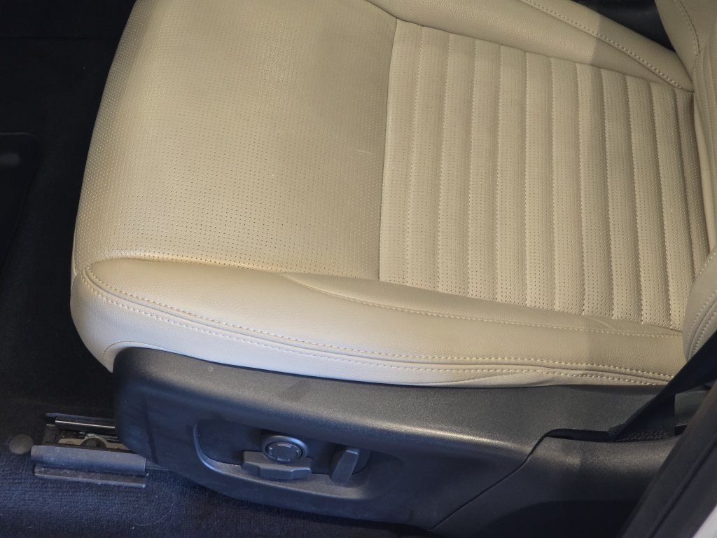 Certified Used 2025 White Land Rover S image 31