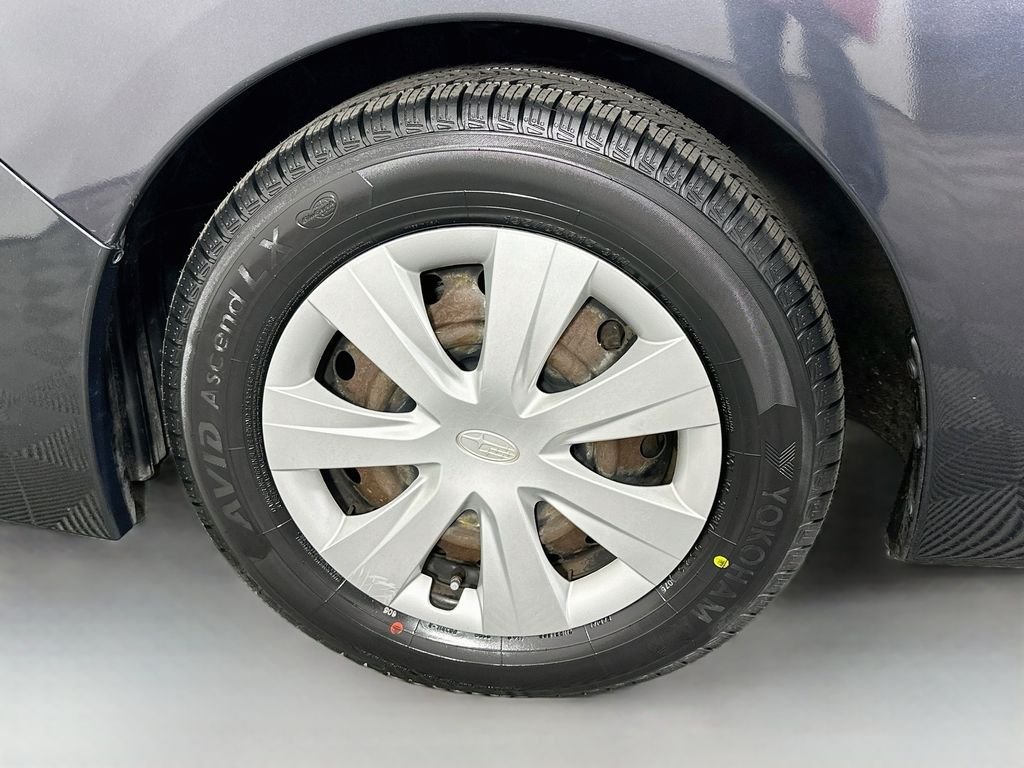 Used 2015 Dark Gray Metallic Subaru 2.0i image 29
