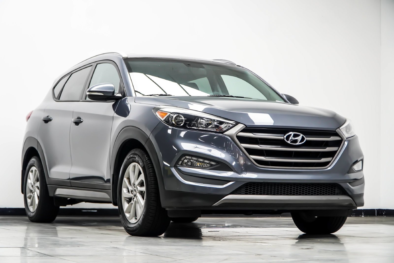 Used 2016 Gray Hyundai Eco image 4