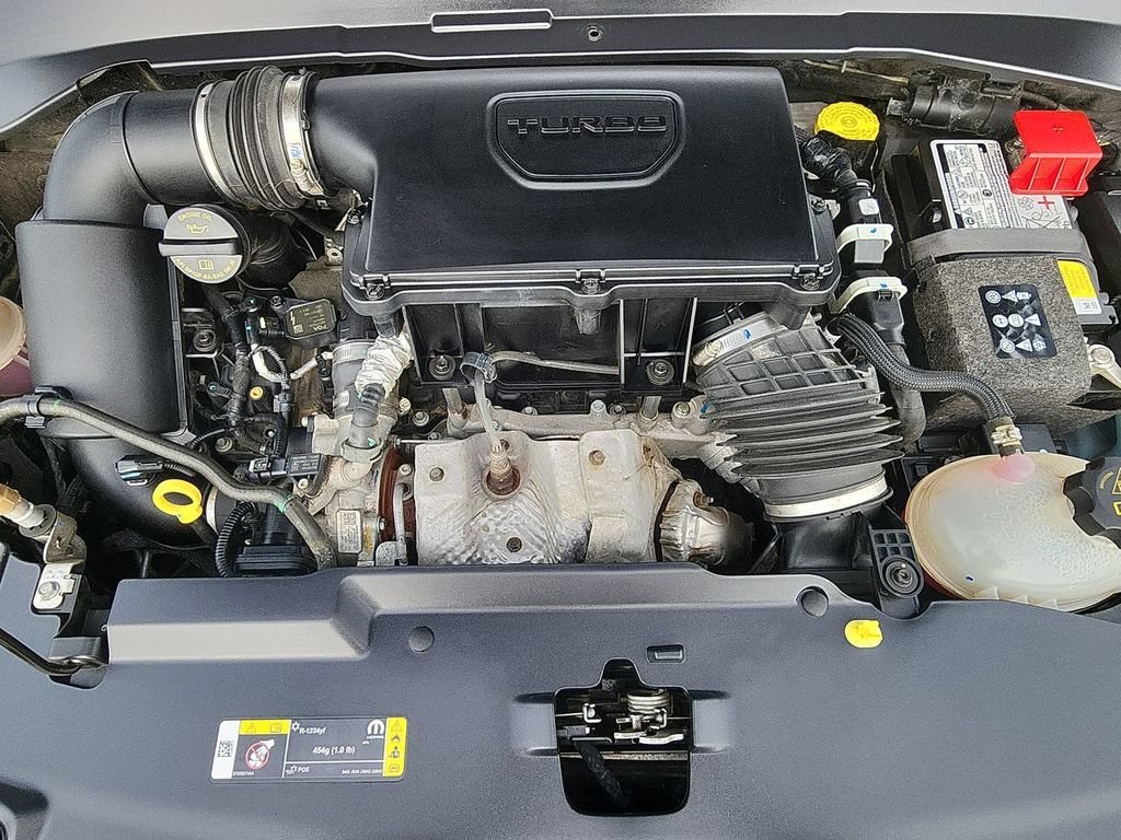 Used 2023  Jeep Limited image 24
