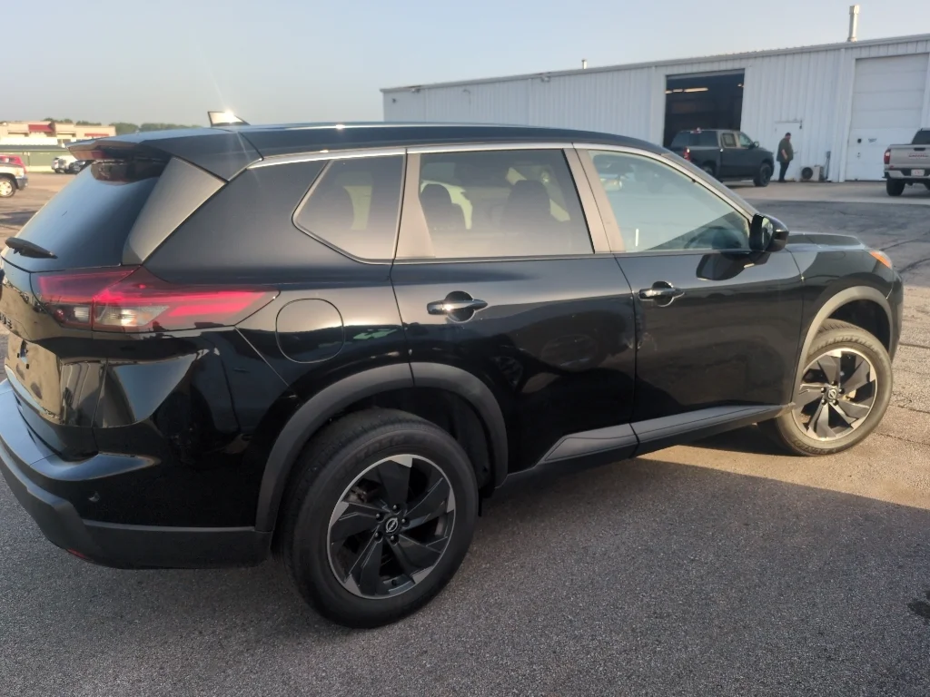 Used 2025 Super Black Nissan SV image 5