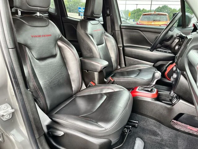 Used 2021 Gray Jeep Trailhawk image 27