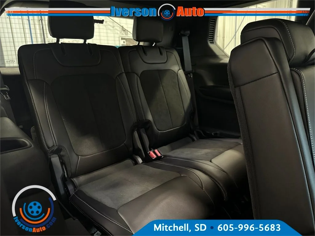 New 2026 Velvet Red Pearl-Coat Exterior Paint Jeep Laredo image 30