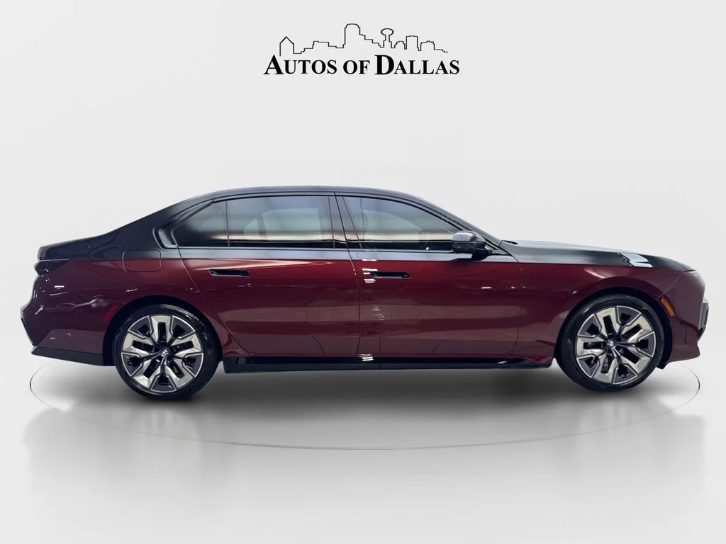 Used 2023 Red BMW xDrive60 image 11