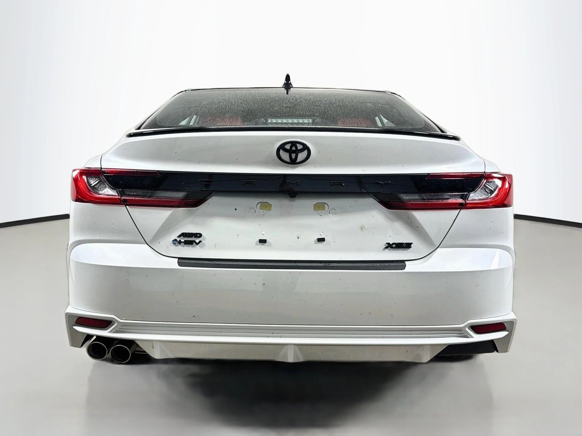 New 2027 Wind Chill Pearl with Midnight Black Metallic roof Toyota XSE image 6