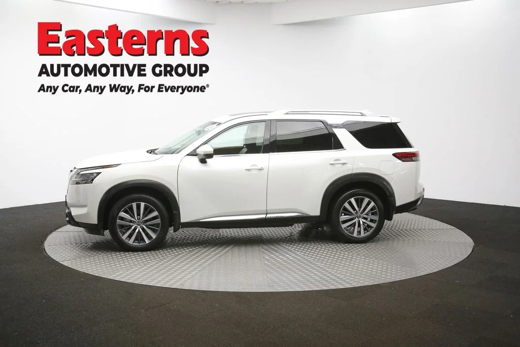 Used 2022 White Nissan Platinum image 63