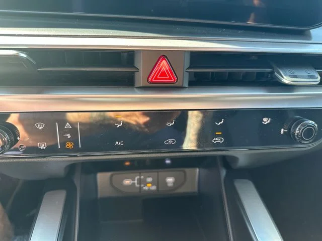New 2026 White Pearl Kia LX image 18