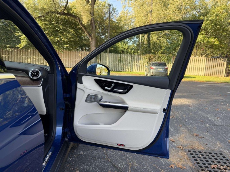 Used 2026 Starling Blue Metallic Mercedes-Benz GLC 300 image 27